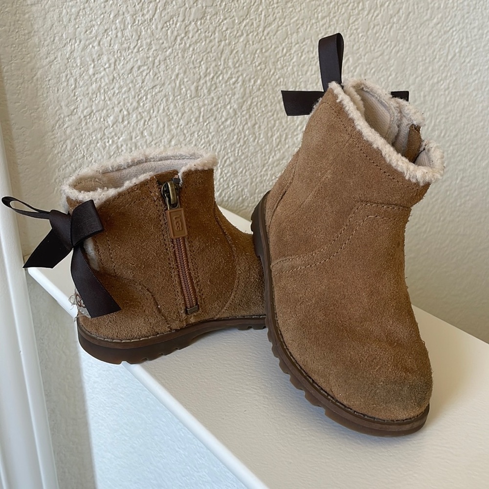 Ugg kids toddler size 9